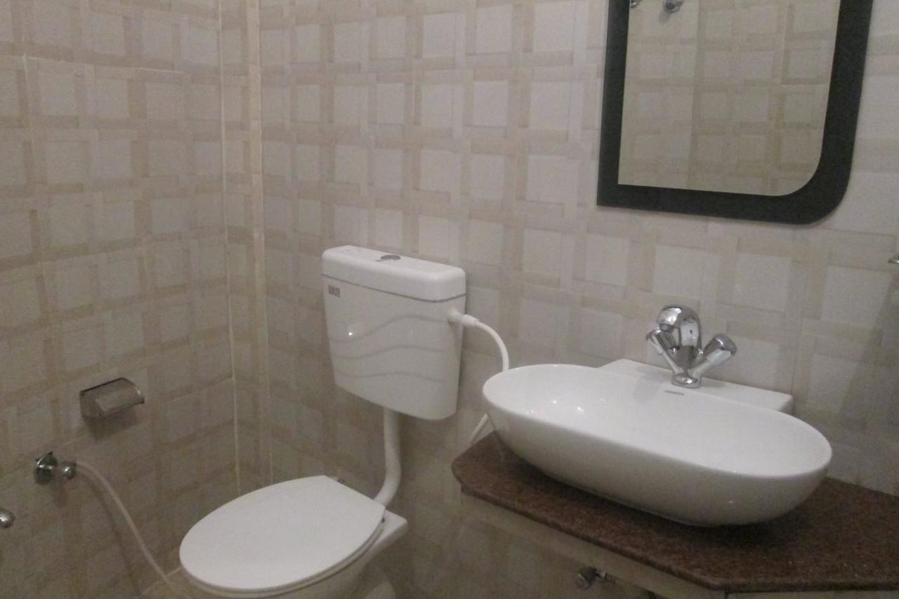 Ramprastha Hotel Ayodhya Екстер'єр фото