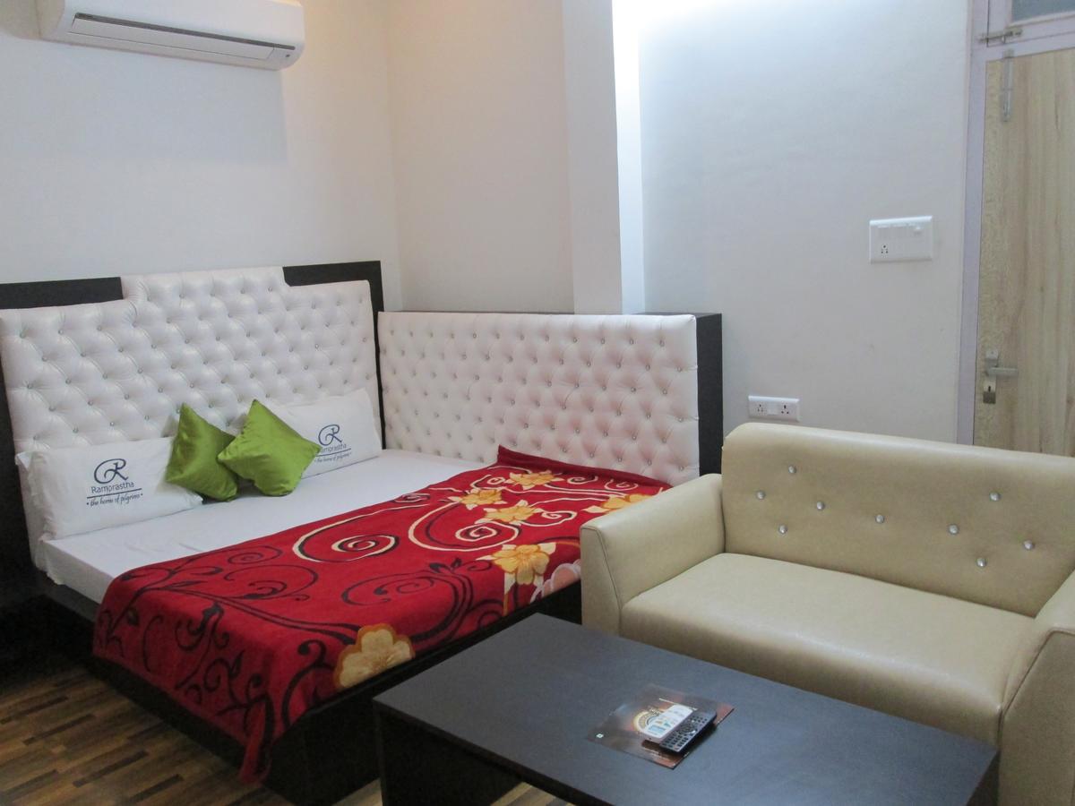 Ramprastha Hotel Ayodhya Екстер'єр фото